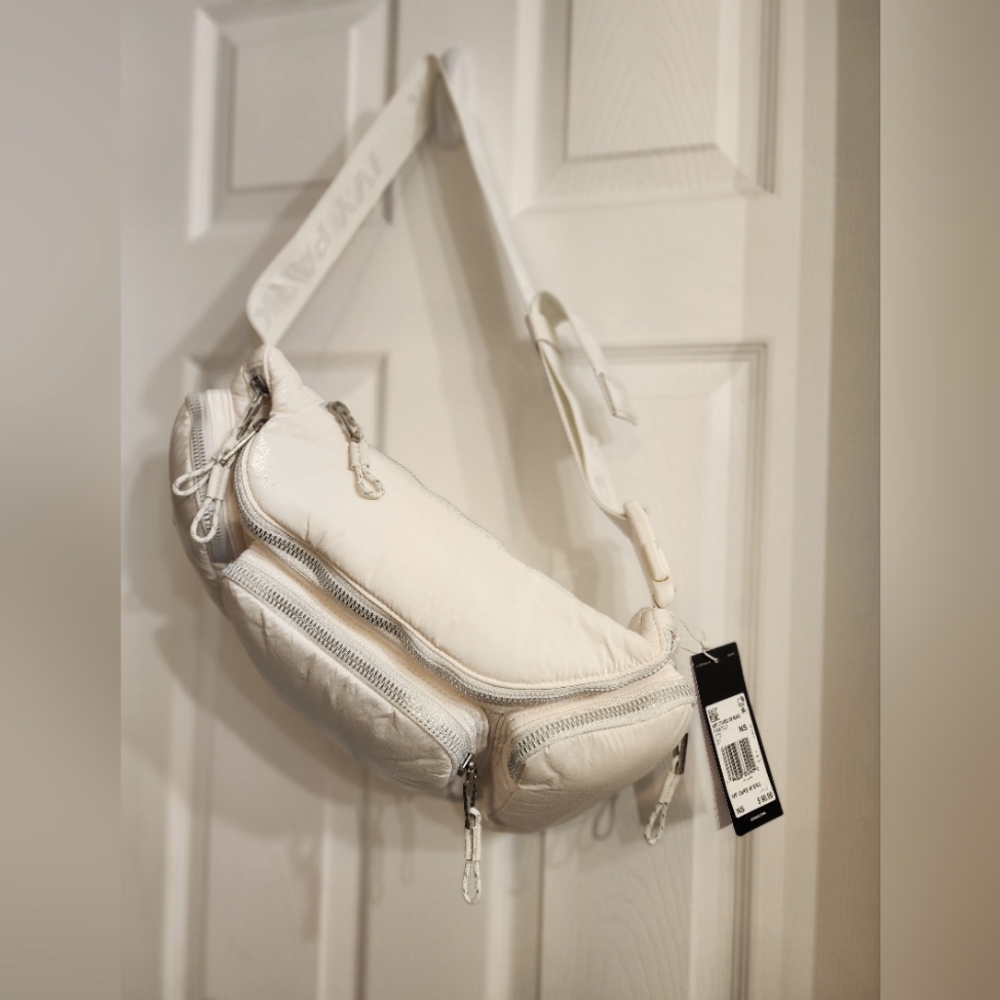 NWT IVY PARK FANNY BAG H44332